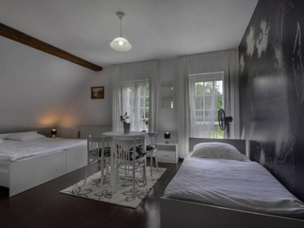 Bialy Dwor Villa Kostrzyca Bagian luar foto